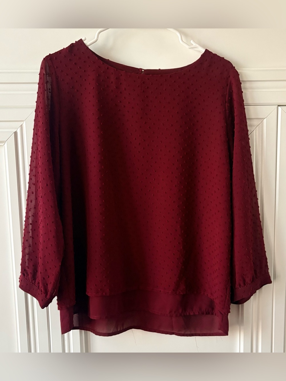 🔴 BURGUNDY TEXTURED SWISS DOT BLOUSE WITH SHEER SLEEVES - SIZE MEDIUM 🔴